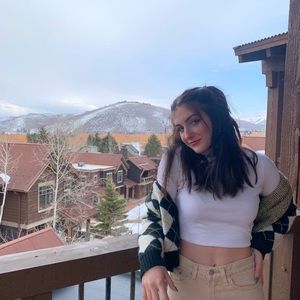 Meet your Posher, Ava